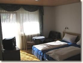 Hotel Fränkischer Landgasthof Uettingen Zimmer foto