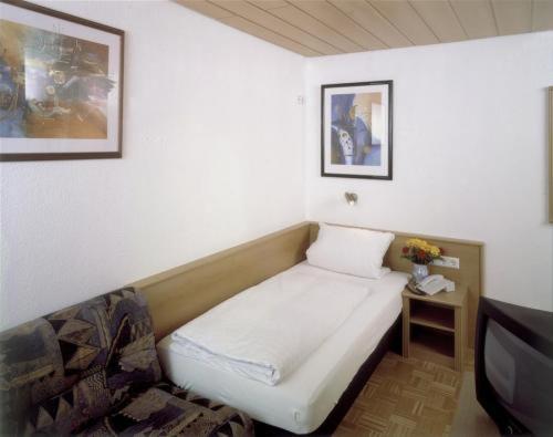Hotel Fränkischer Landgasthof Uettingen Zimmer foto